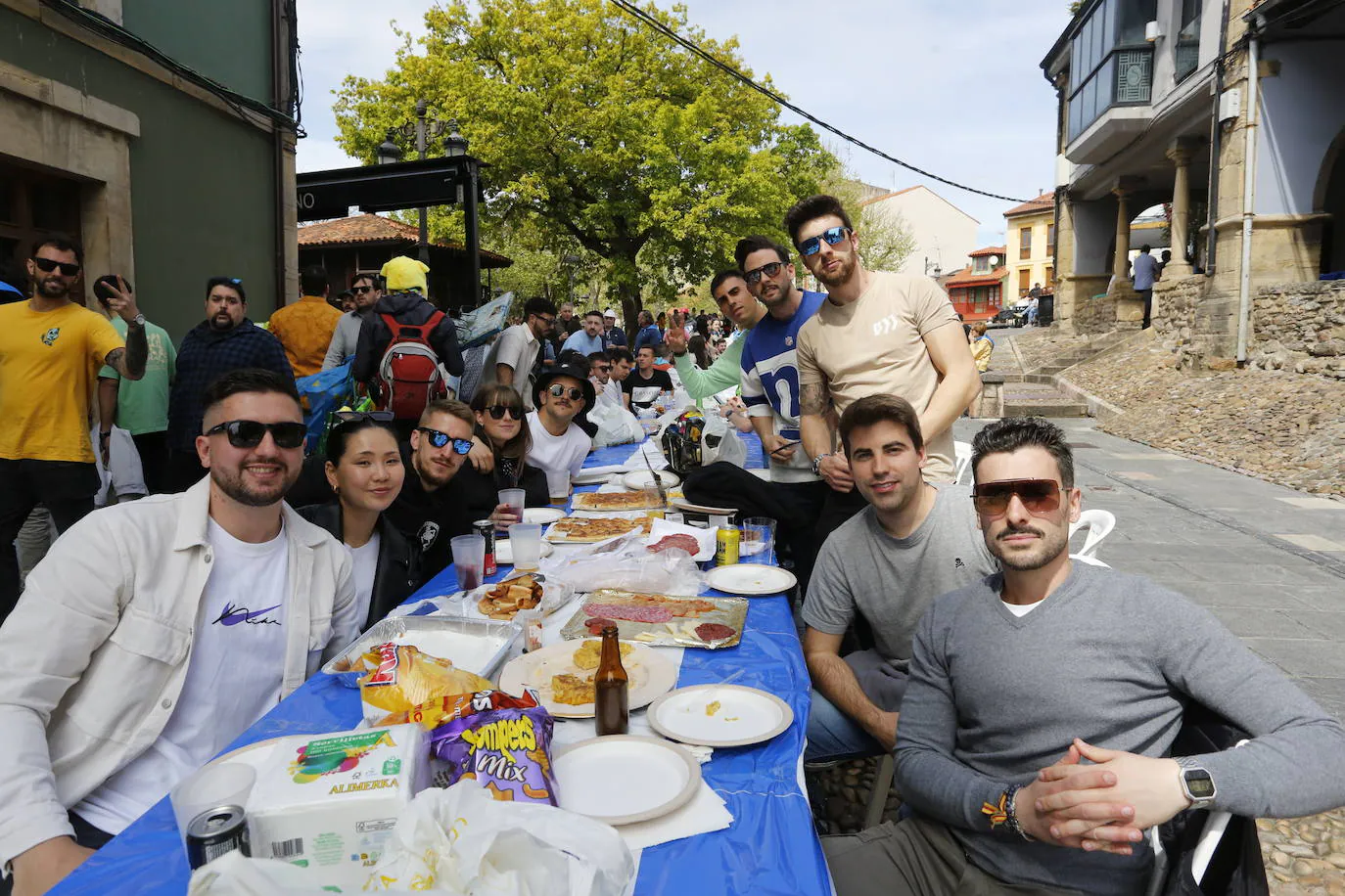 Avil S Disfruta De La Comida En La Calle Por Todo Lo Alto El Comercio